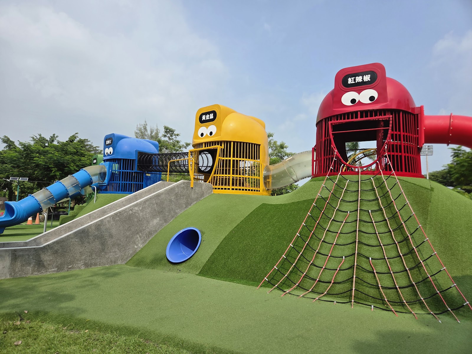南州運動公園怪獸造型溜滑梯遊具