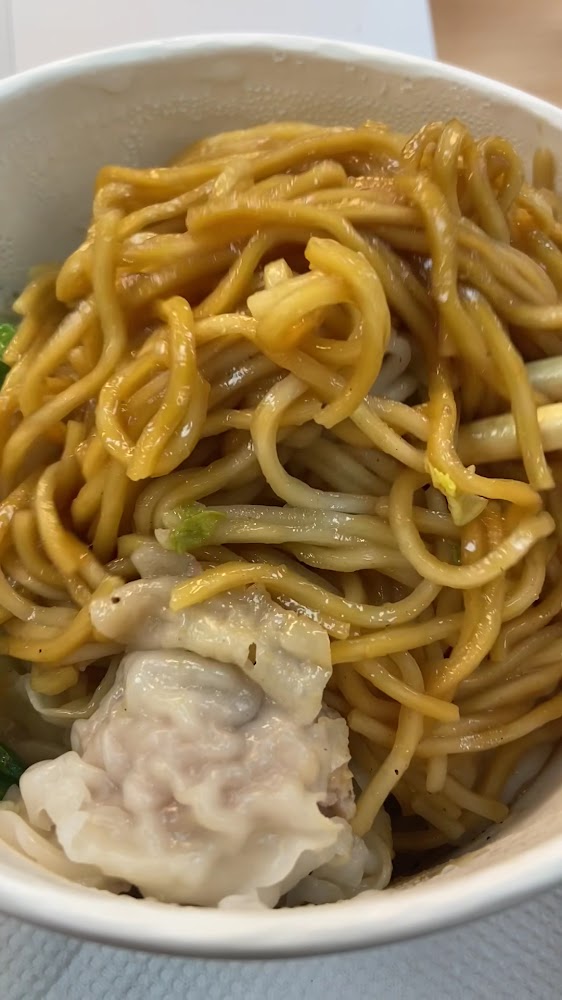 撈麵與雲吞配料