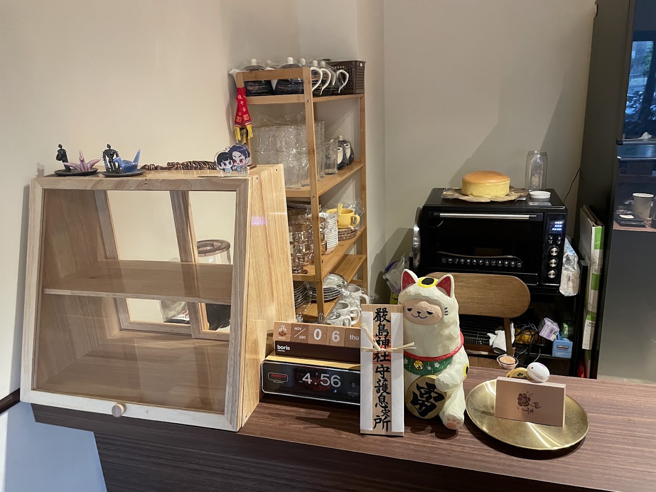 艸亭小料理甜點櫃台與甜點展示