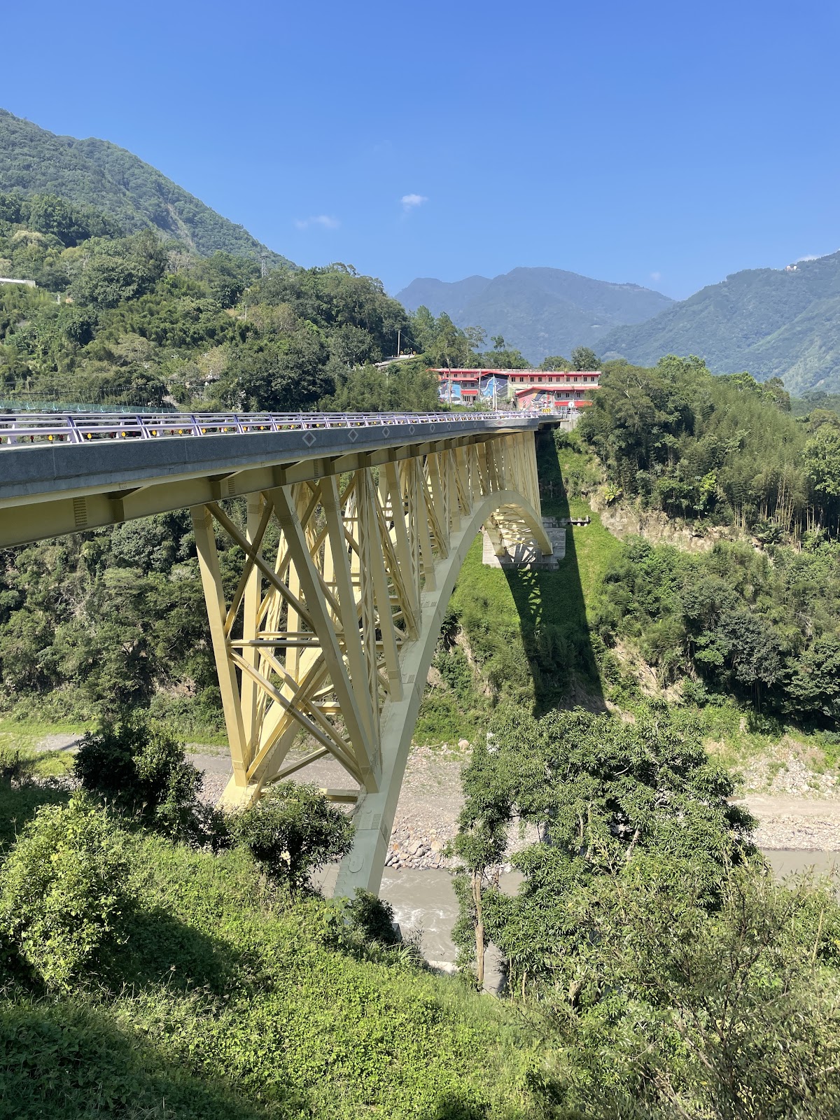 三光大橋空拍視角鋼拱橋橫跨溪谷