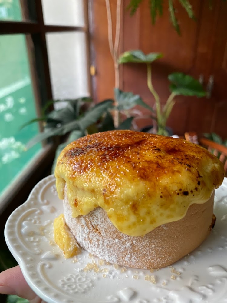 布蕾醬舒芙蕾鬆餅甜點近拍