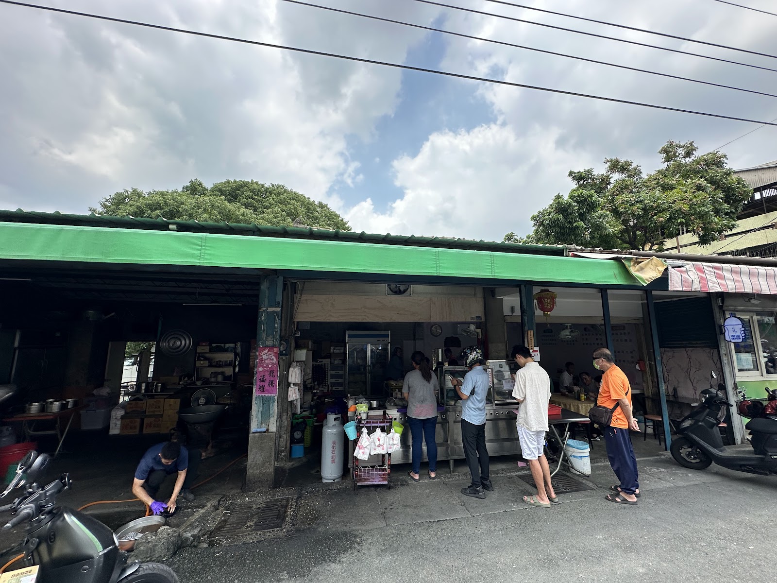 莿桐無名麵館外觀 綠色頂棚露天街邊麵攤 雲林古早味
