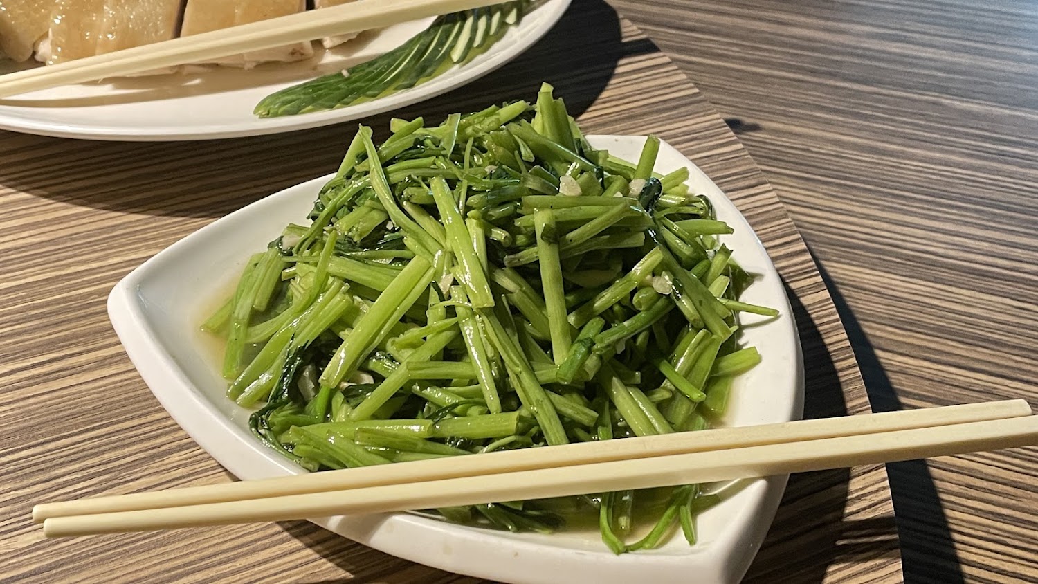 炒空心菜與白切雞餐桌搭配