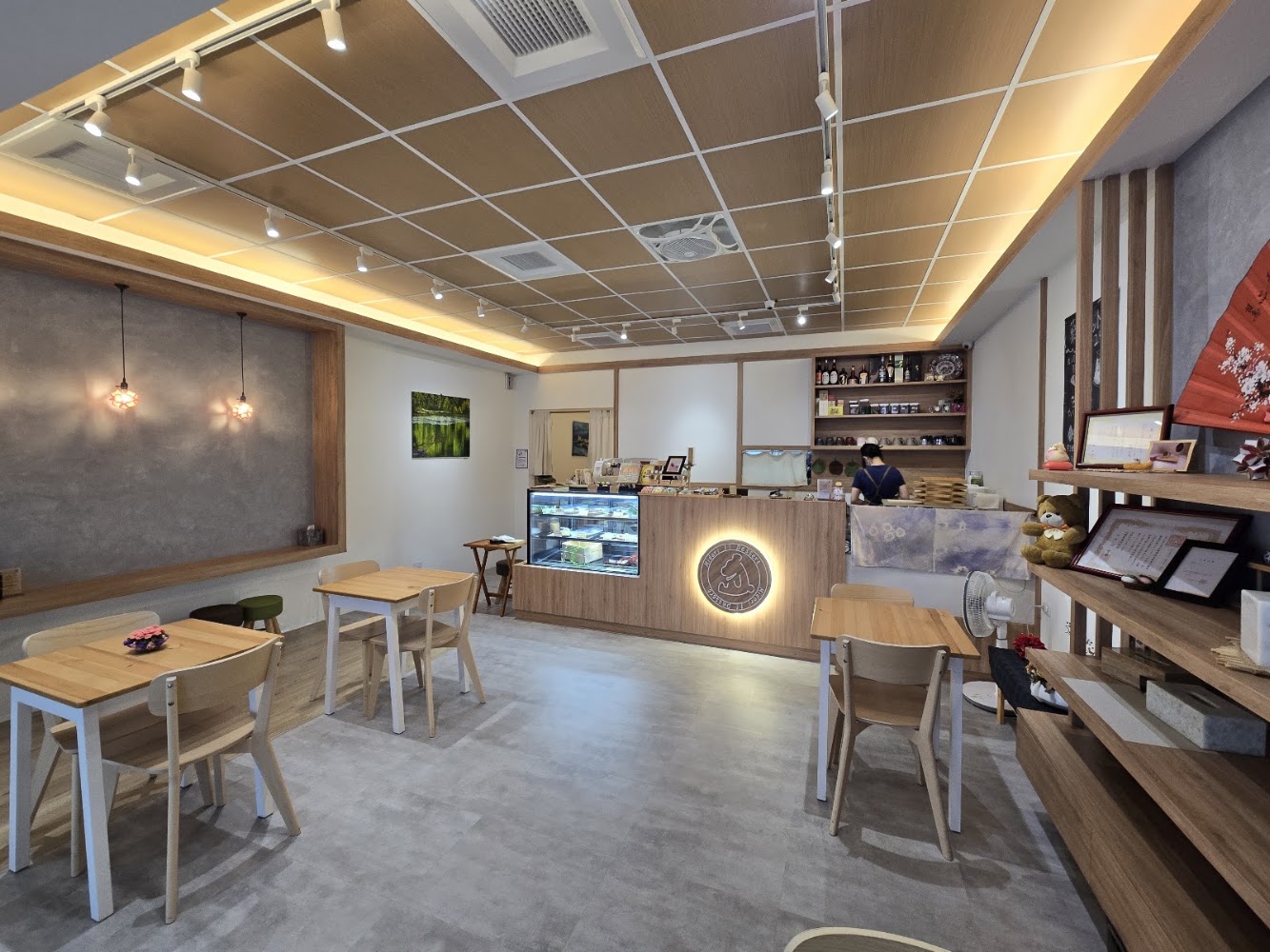 綠11 和洋菓子店內櫃台與蛋糕櫃