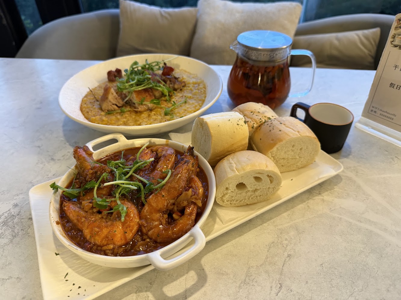 貓禾景觀咖啡蝦料理與麵包