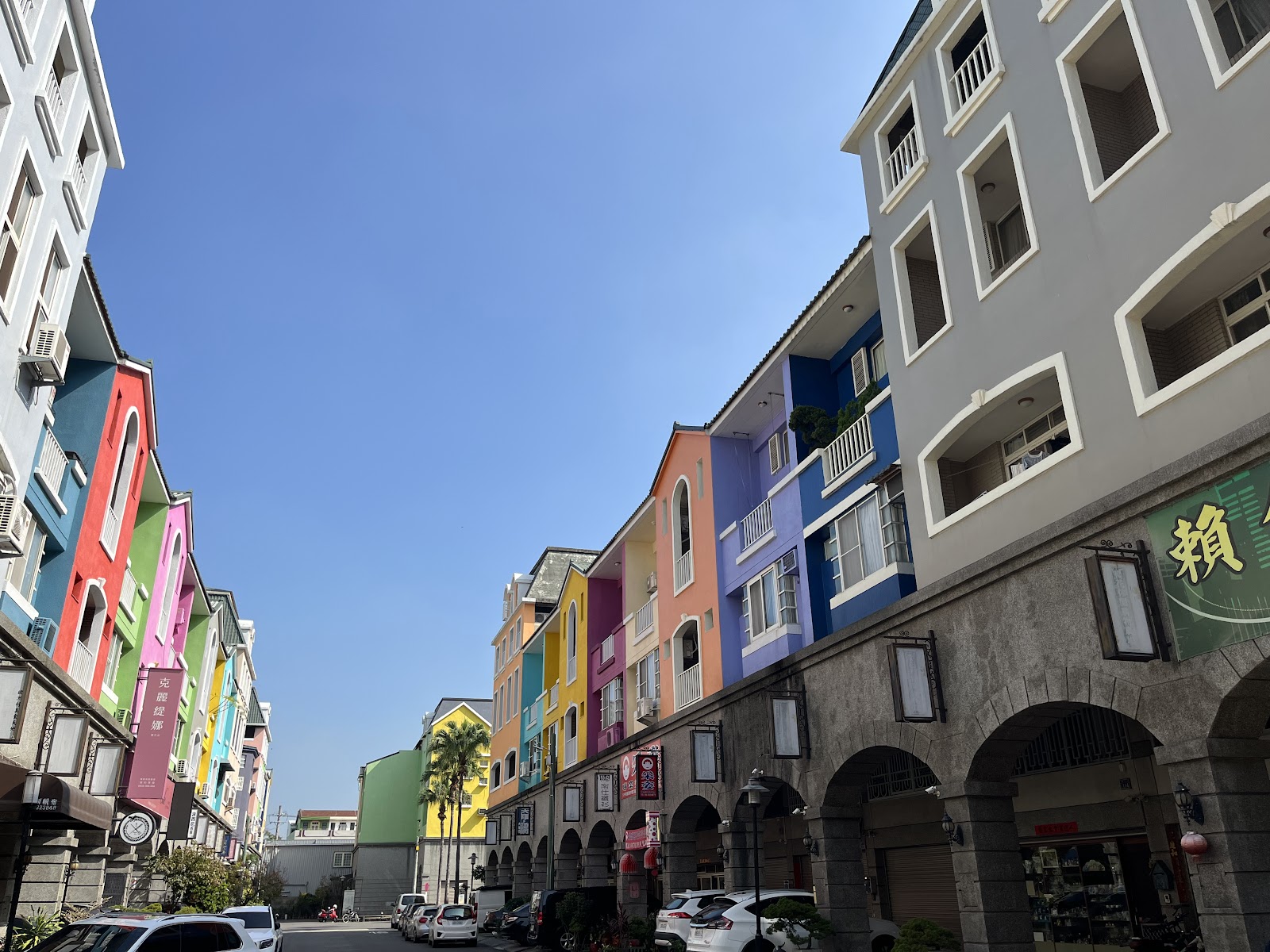 大村櫻花歐洲村彩色歐式排屋街景