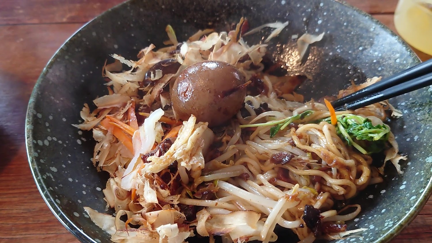 靠北叢山曉乾拌麵與滷蛋