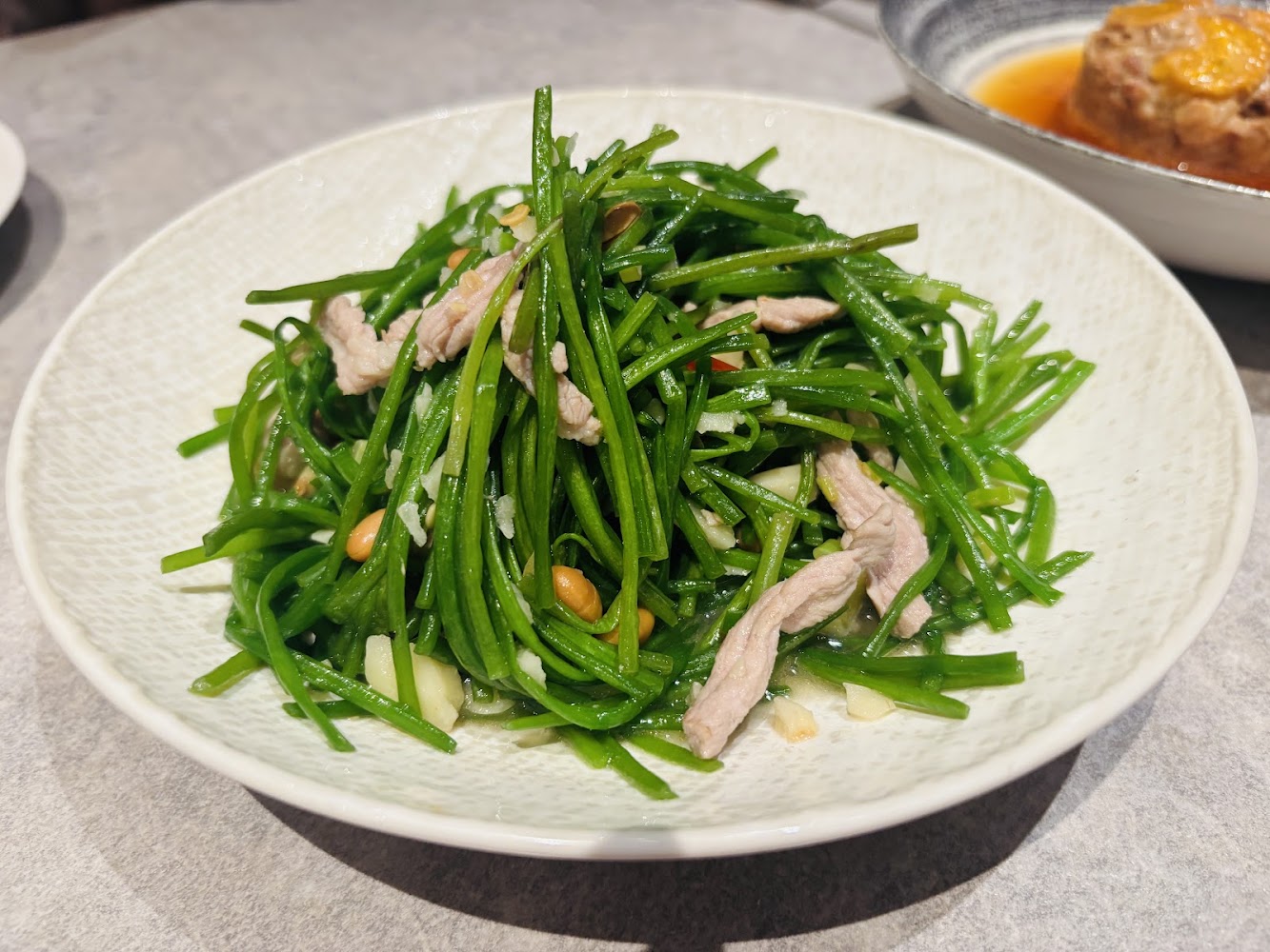 欣葉・鐘菜炒韭菜花與肉絲花生