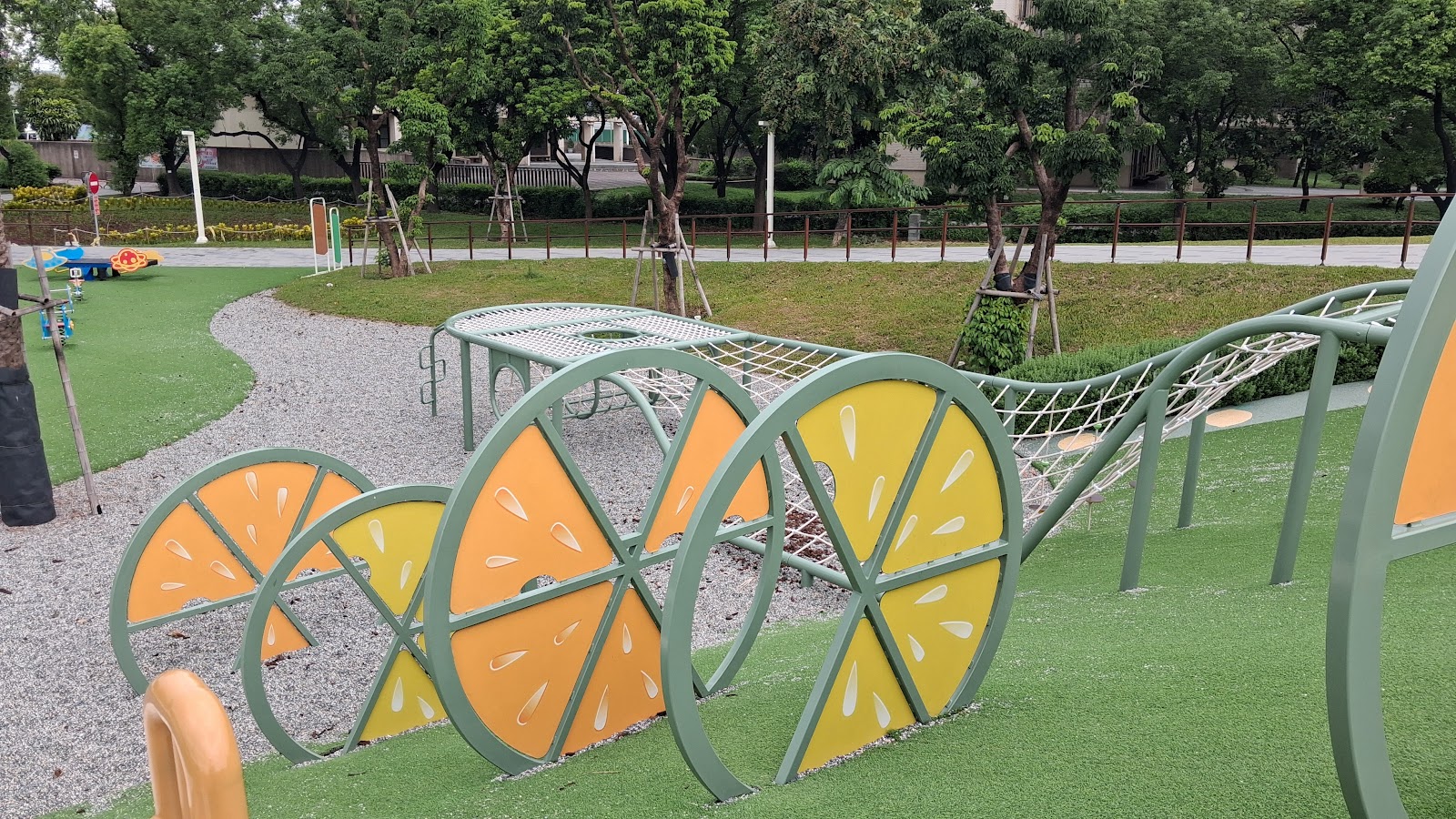 柑橘造型攀爬架遊具