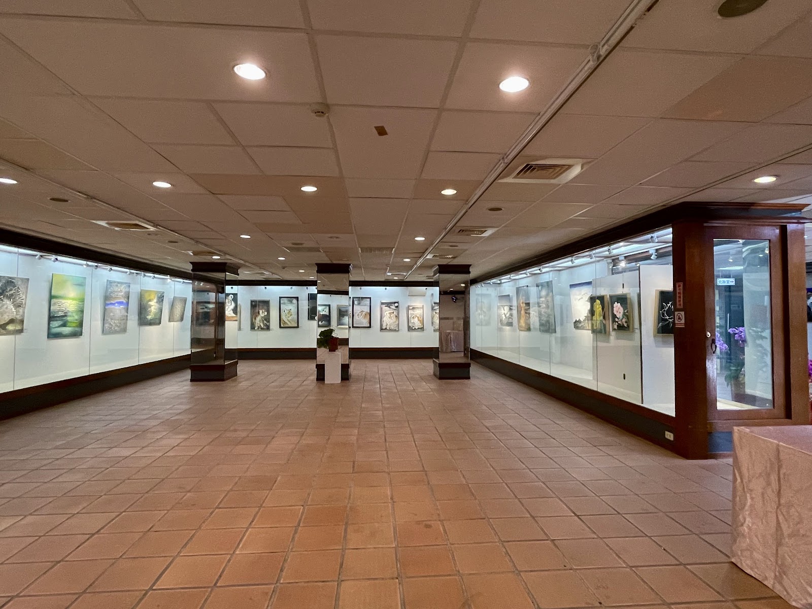 蔴荳古港文化園區故事館室內展覽走廊