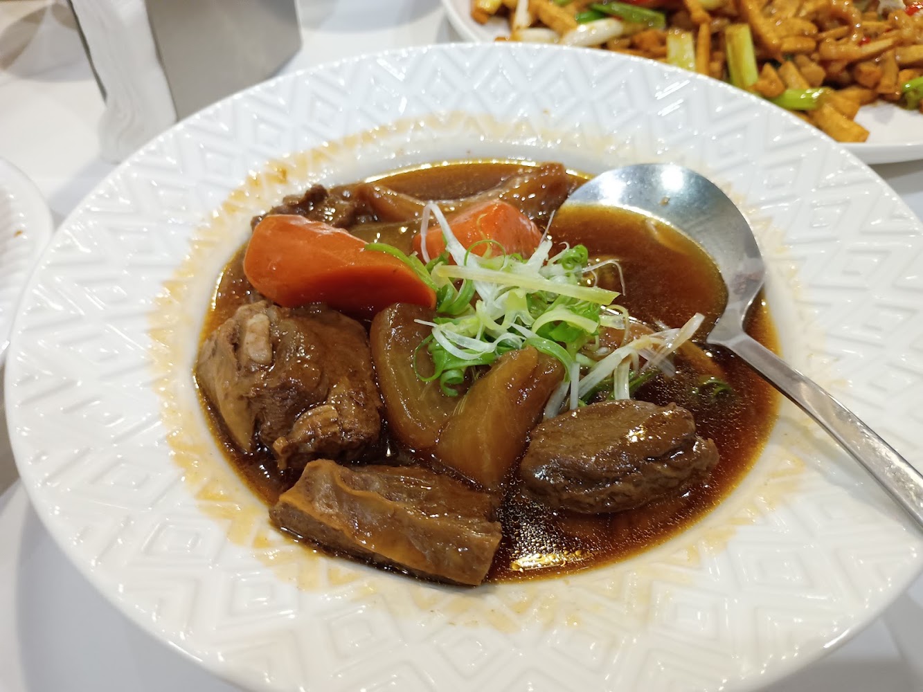 紅燒牛肉與紅白蘿蔔