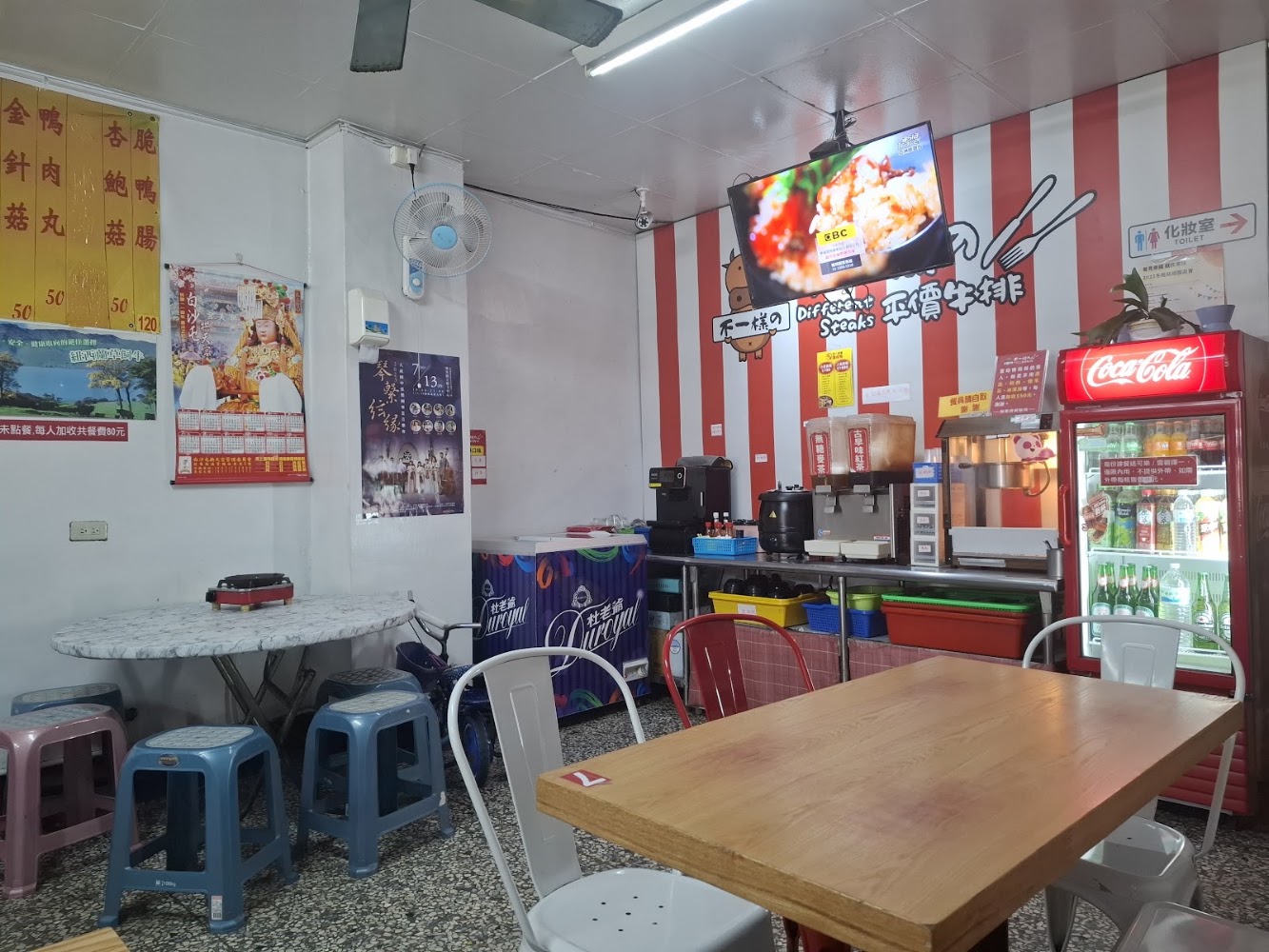 樸實乾淨的店內用餐環境