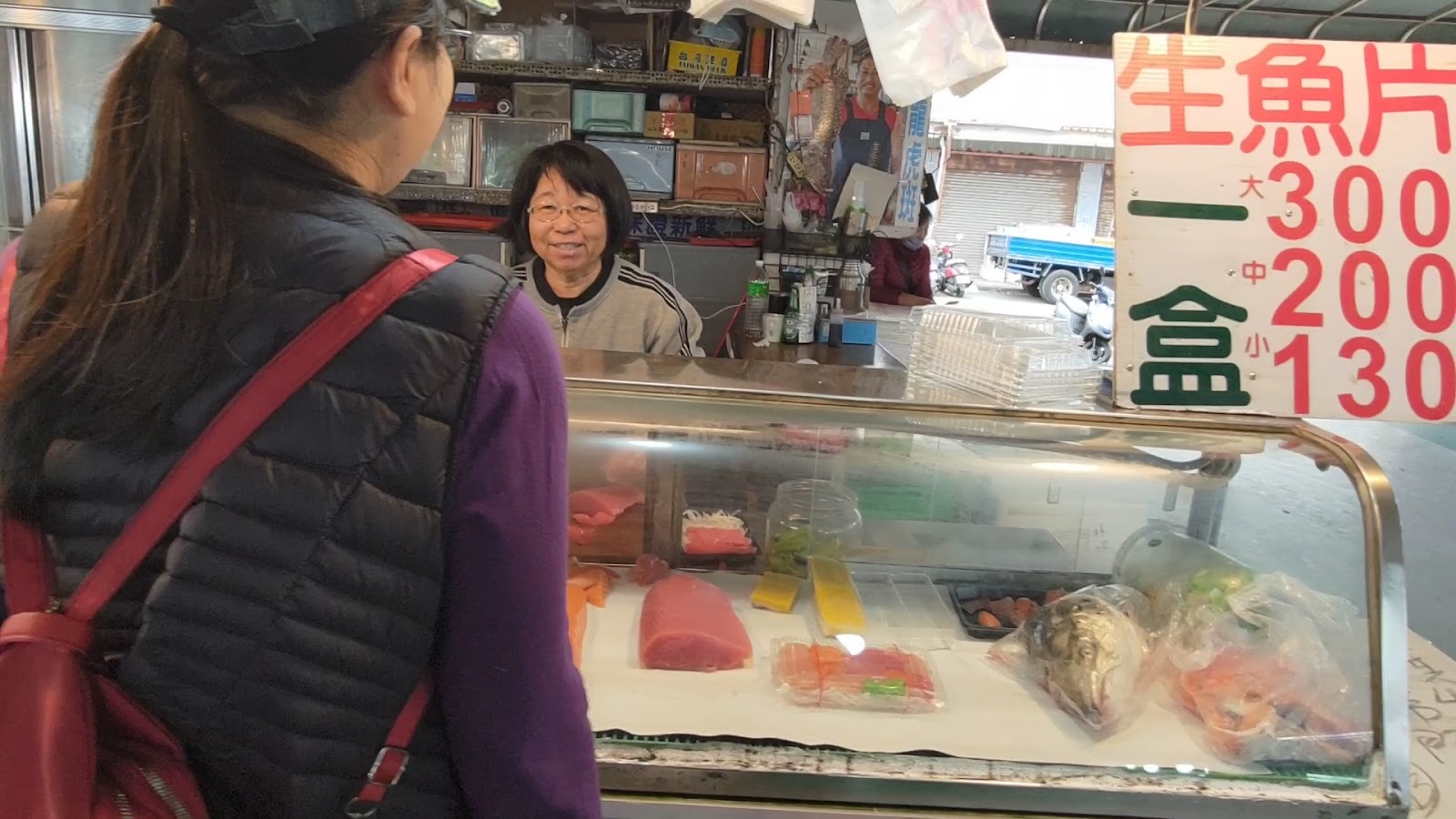 布袋觀光魚市生魚片 大盒300元 中盒200元 小盒130元