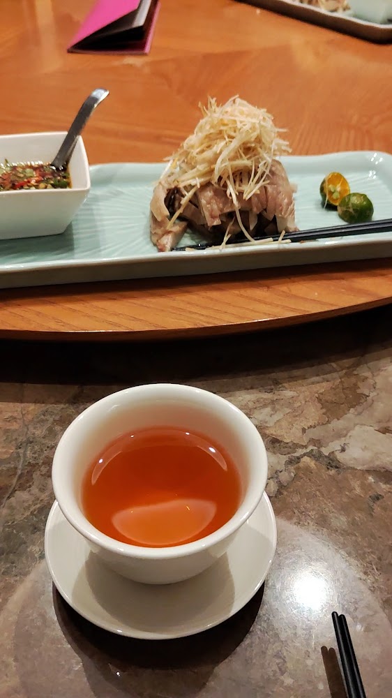 特調雞肉冷盤與茶飲