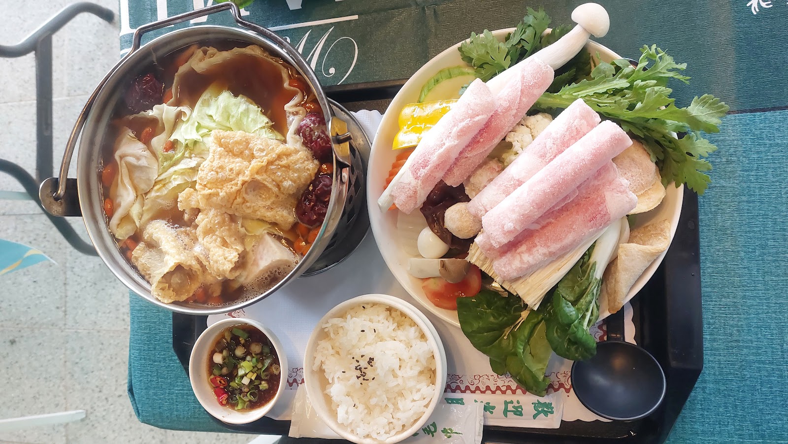 香樹灣招牌火鍋套餐肉片蔬菜料足