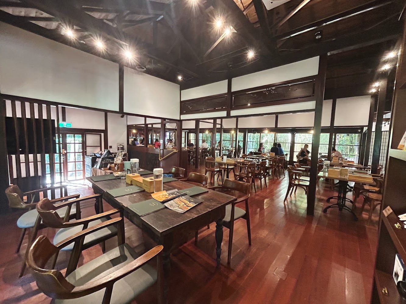 豆留森林溫馨餐廳座位