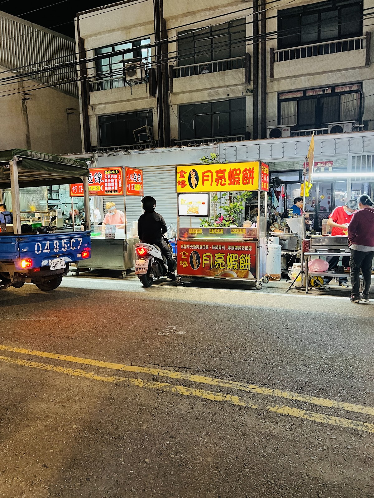大村夜市街景全景機車經過