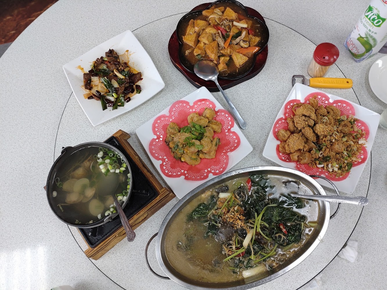 漁村餐廳一桌海鮮料理