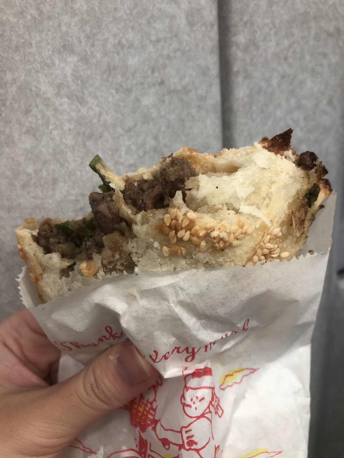 胡椒餅掰開後內餡特寫