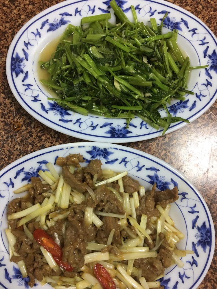 哈囉川味家常菜,炒空心菜與蒜苗炒肉片
