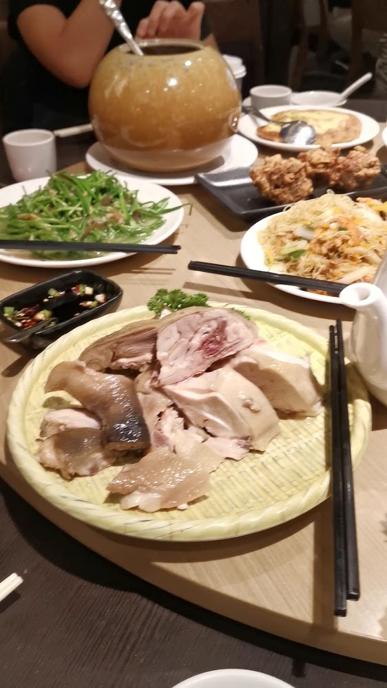 金蓬萊豐盛桌菜聚餐畫面