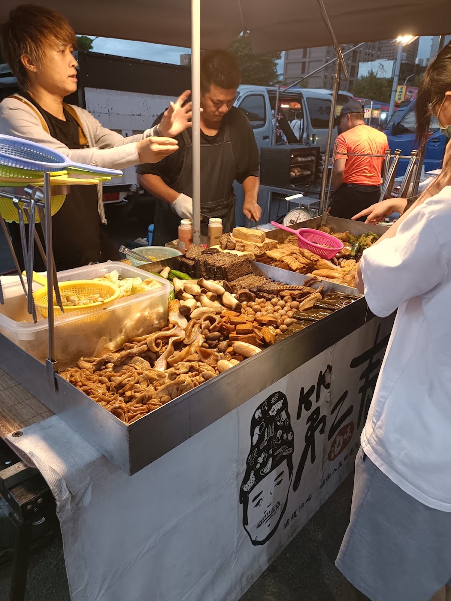滷菜熱炒攤香菇滿盤在地美食