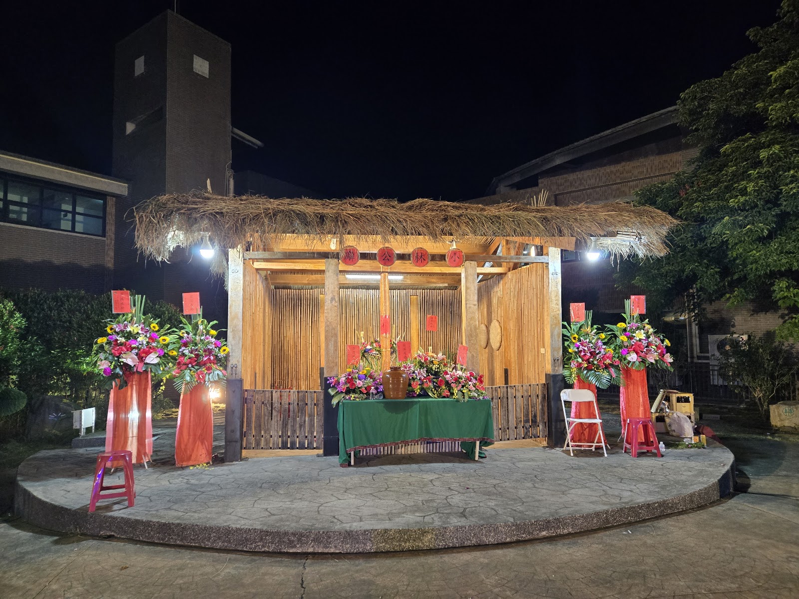 大武壠族小林公廨夜間祭壇景象