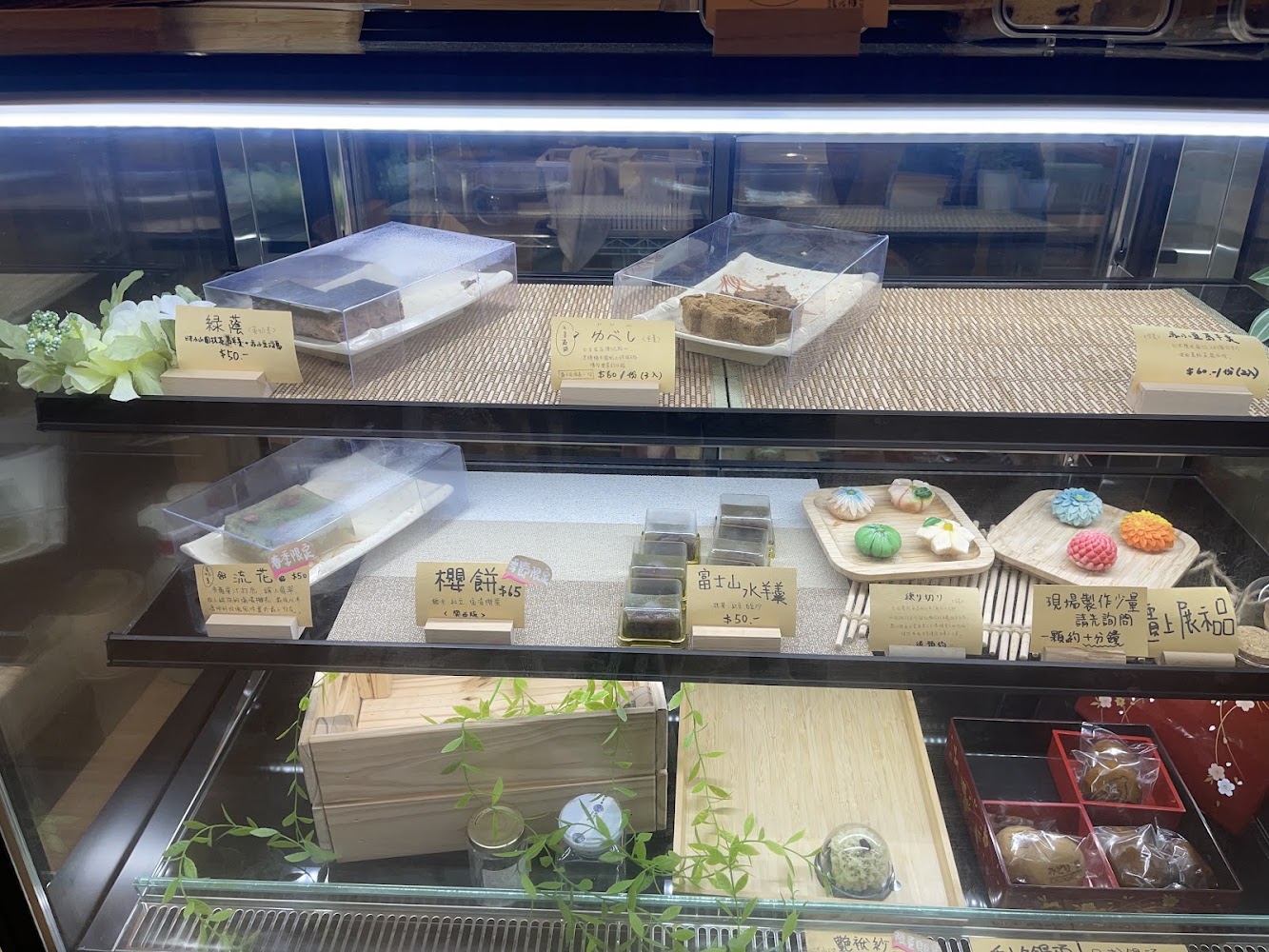 綠11 和洋菓子甜點櫥窗展示