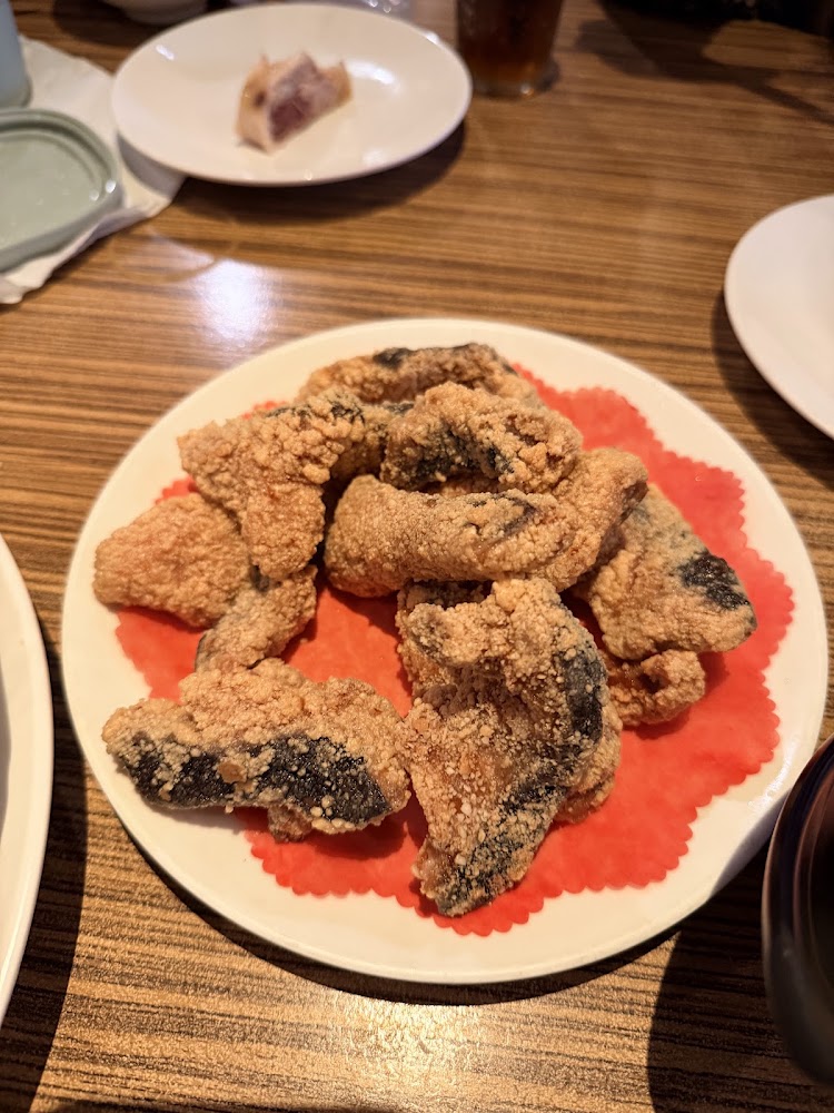 金黃色炸魚皮小吃