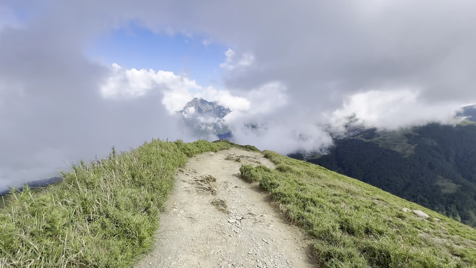 北合歡山稜線步道,視野遼闊的高山草原步道