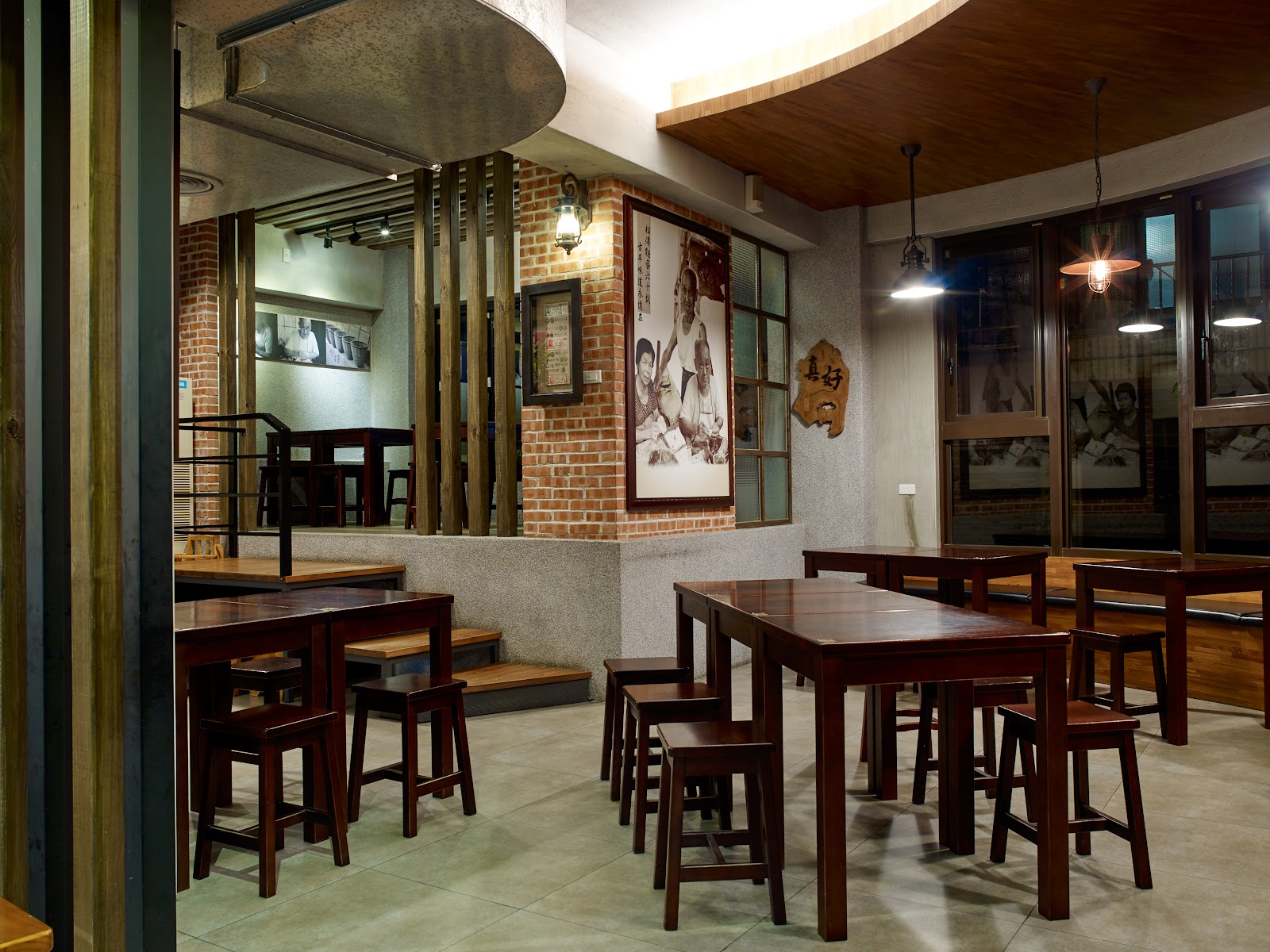ㄤ咕麵店內用餐空間