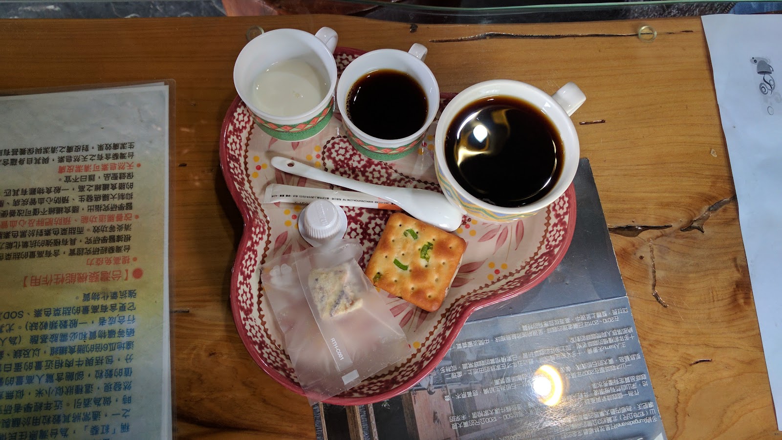 多納高吊橋旁攤販販售咖啡飲品