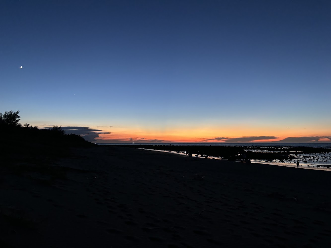 淡海觀海長堤自行車道的夕陽與海景