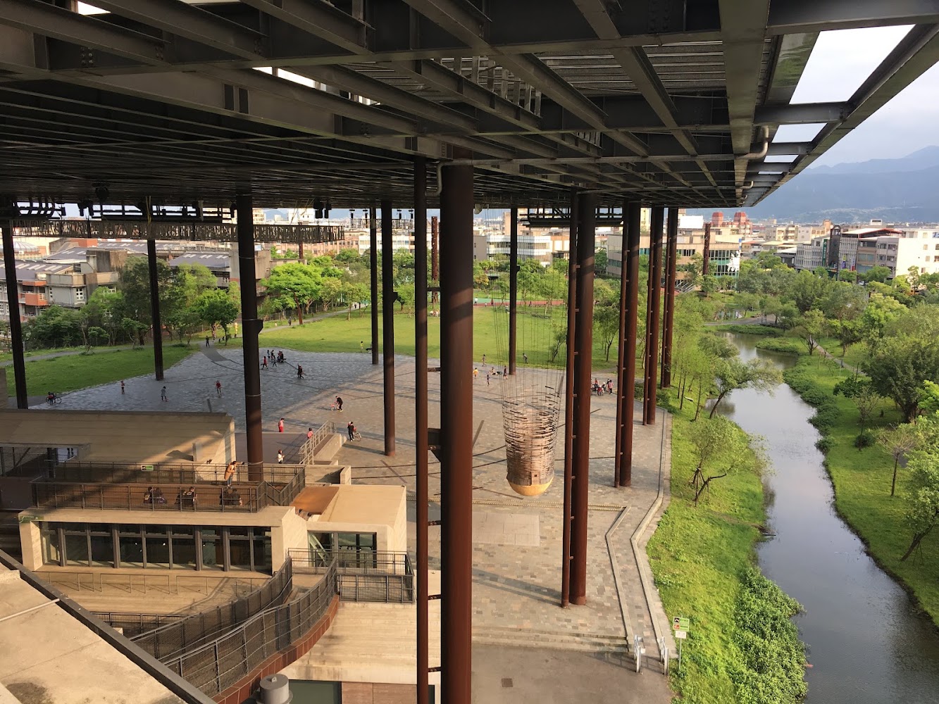羅東文化工場綠地廣場與溪流景觀