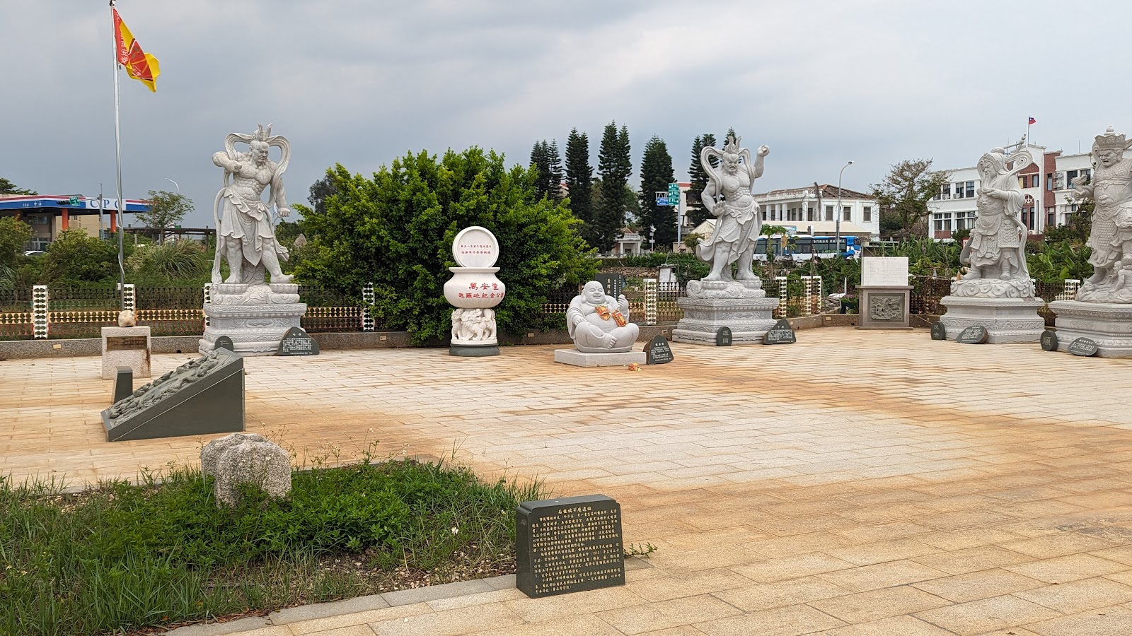金門財神公園多尊財神石像廣場全景