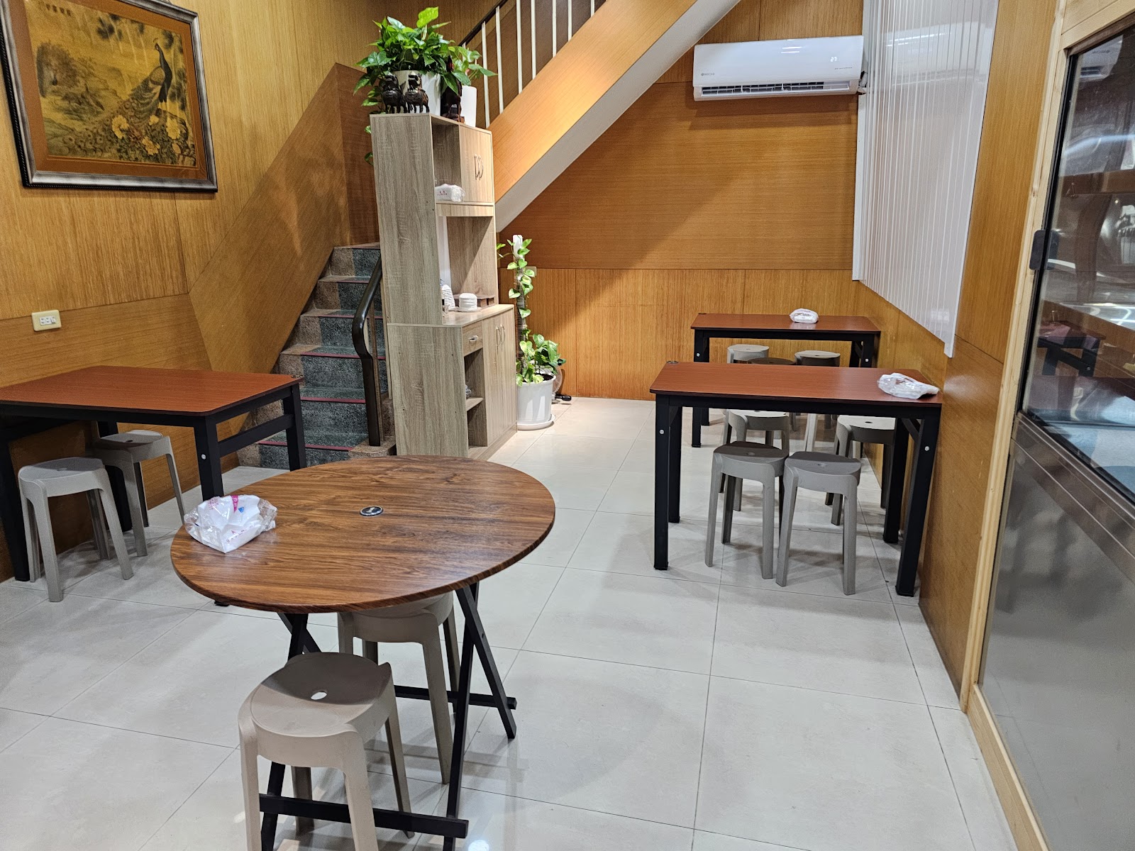 煜軒閣手作餃子店內用餐空間