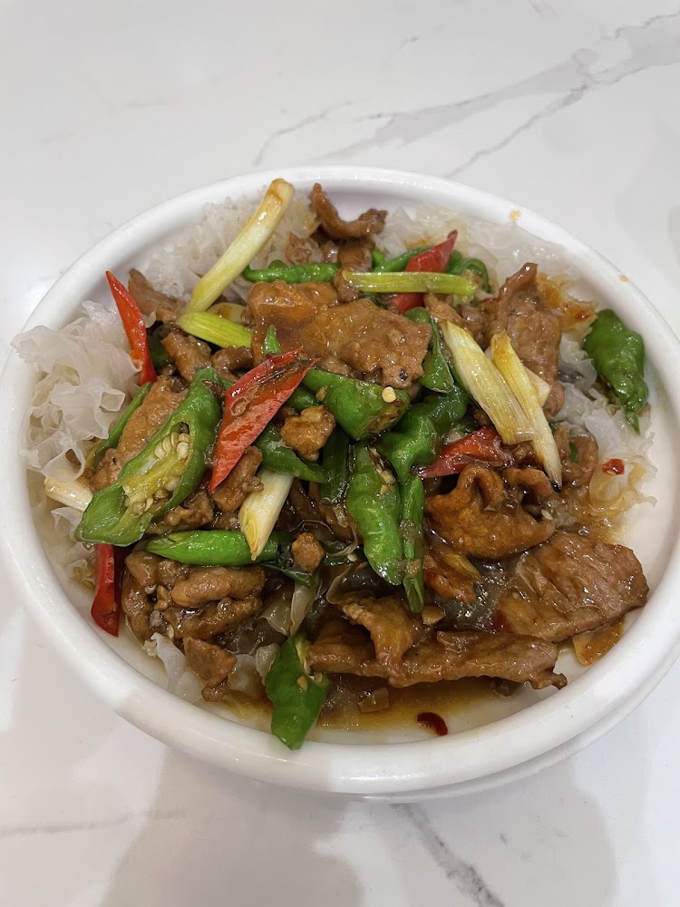 滿滿厝牛肉炒辣椒洋蔥料理