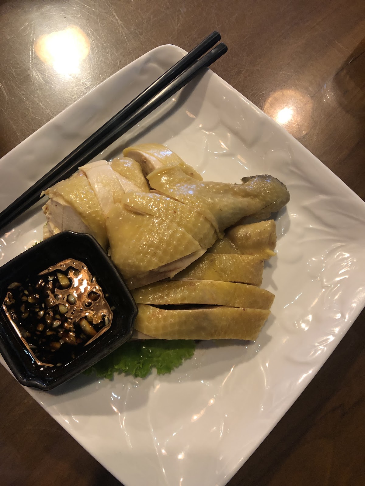 野宴食堂白斬雞肉切盤,附黑色醬料碟