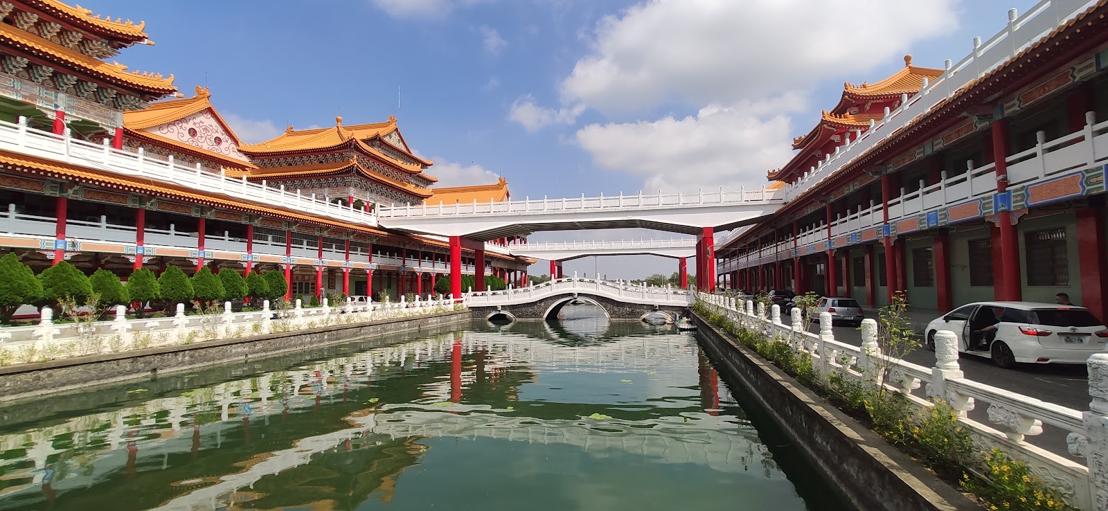 聖母廟園區護城河