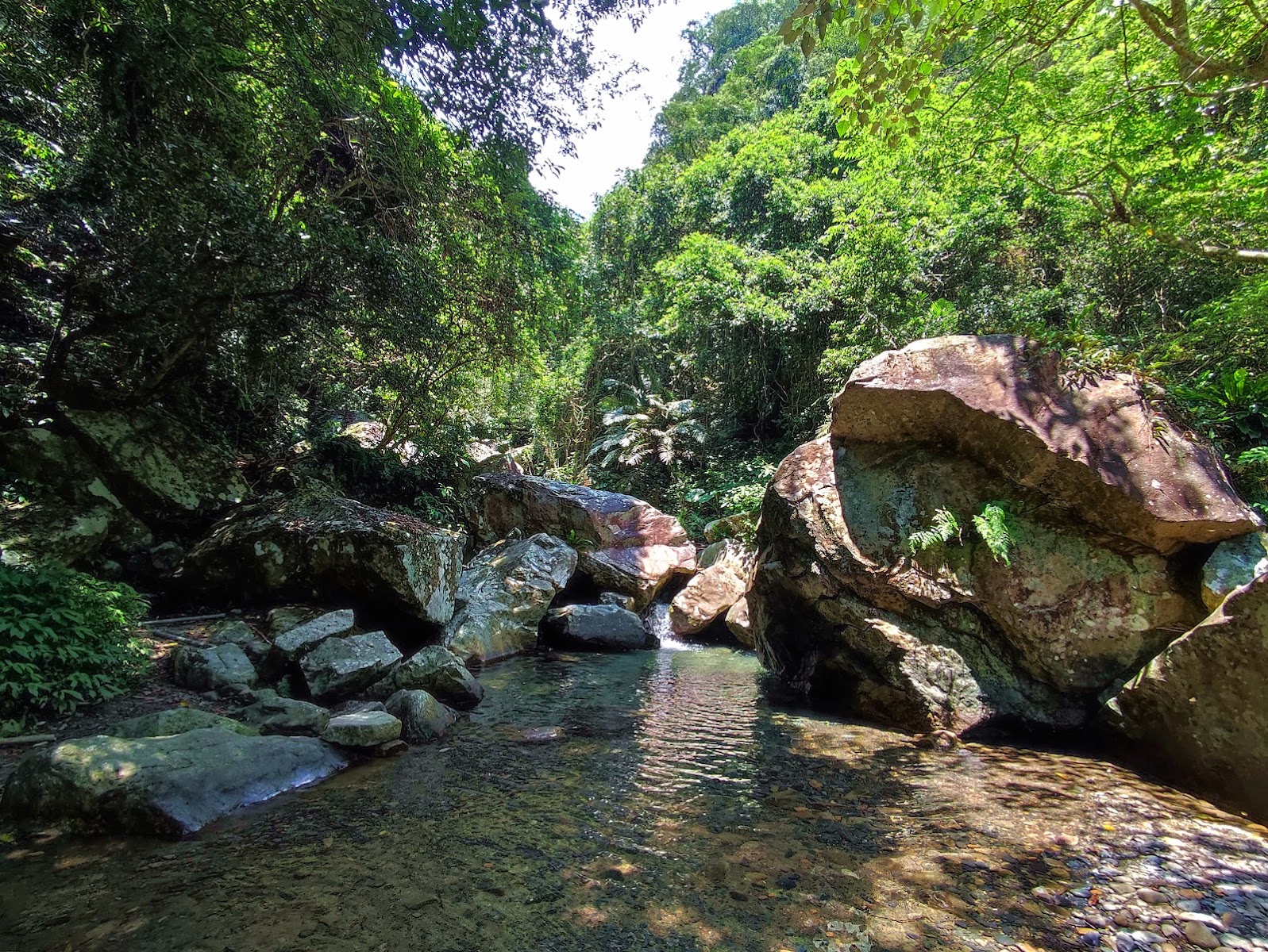 林美石磐步道溪流巨石清澈水潭宜蘭礁溪石磐地形