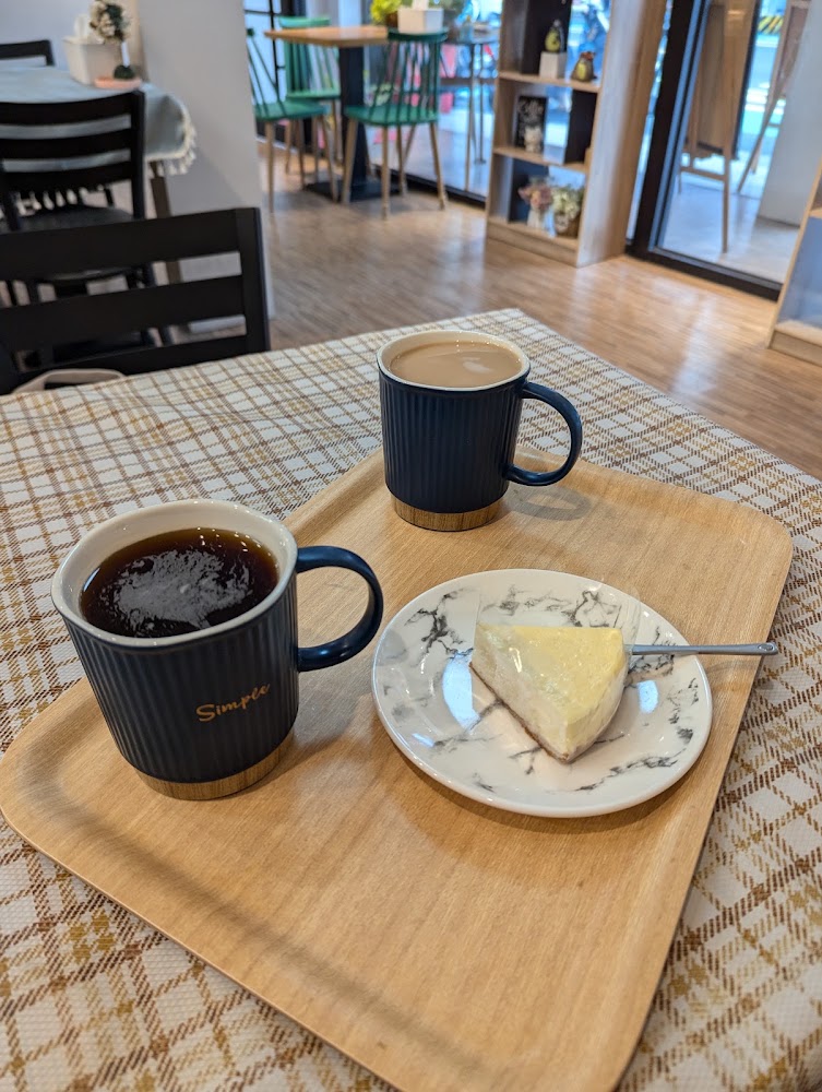 咖啡拿鐵與起司蛋糕木盤套餐
