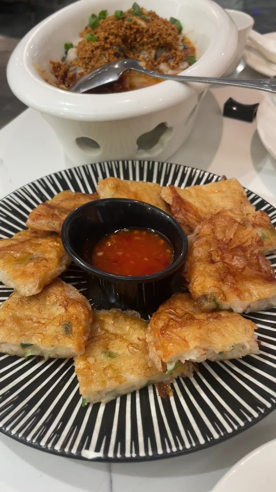 滿滿厝蘿蔔糕與小碟辣椒醬