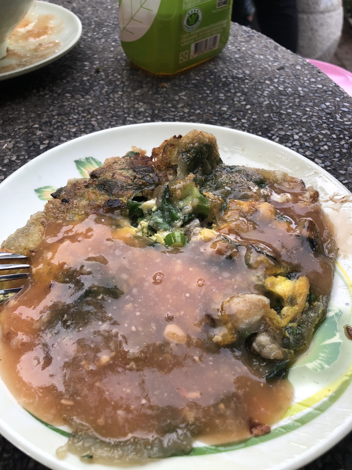 金門石蚵仔煎，鋪滿醬汁的在地小吃