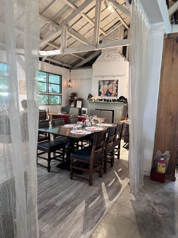 白房子Yang Ming Cafe明亮餐廳座位區