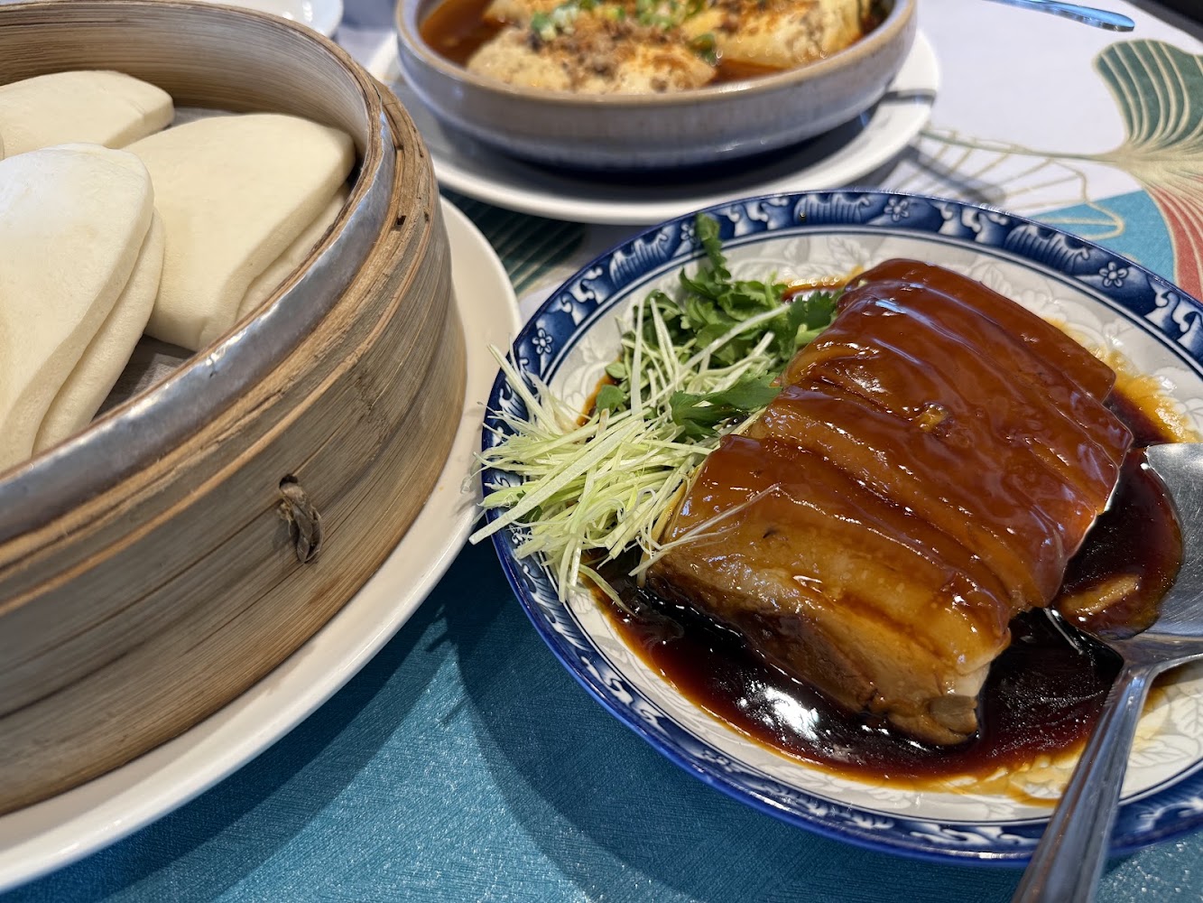 菁艷景觀餐廳東坡肉與割包