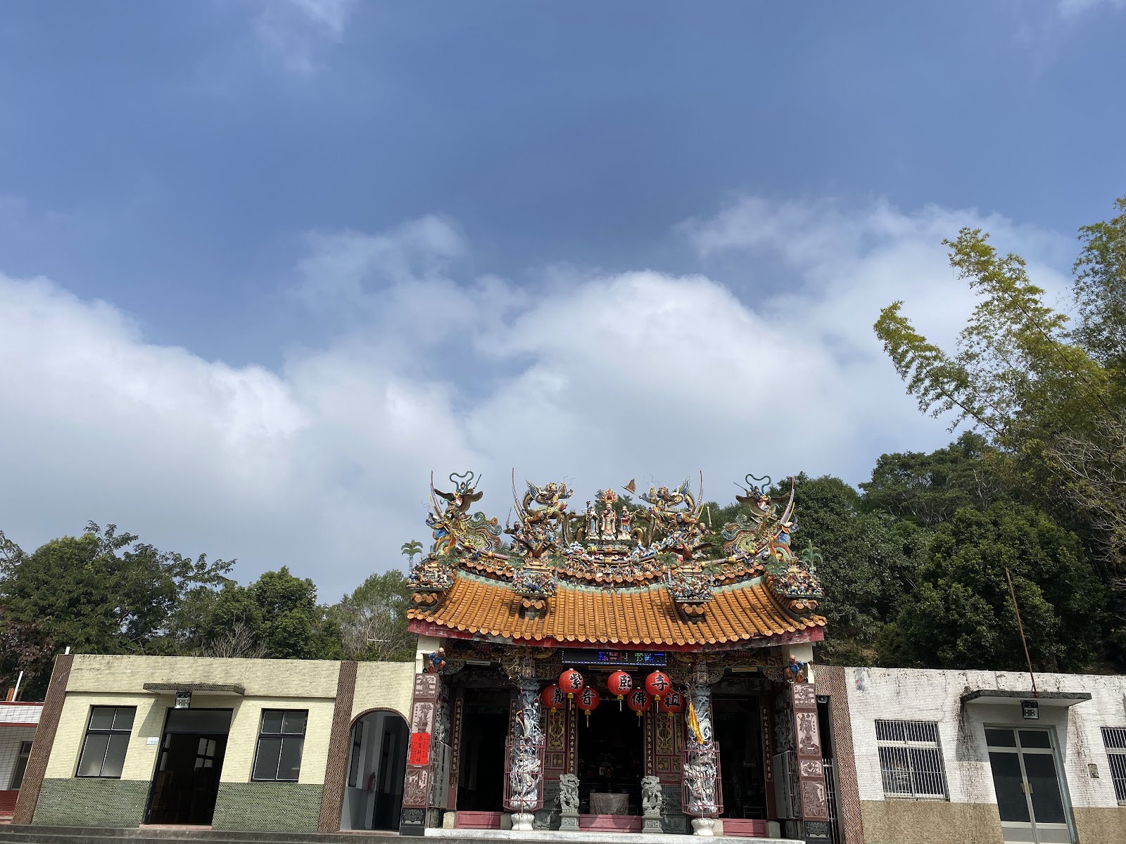 半天岩紫雲寺另一角度廟宇建築 嘉義番路古寺