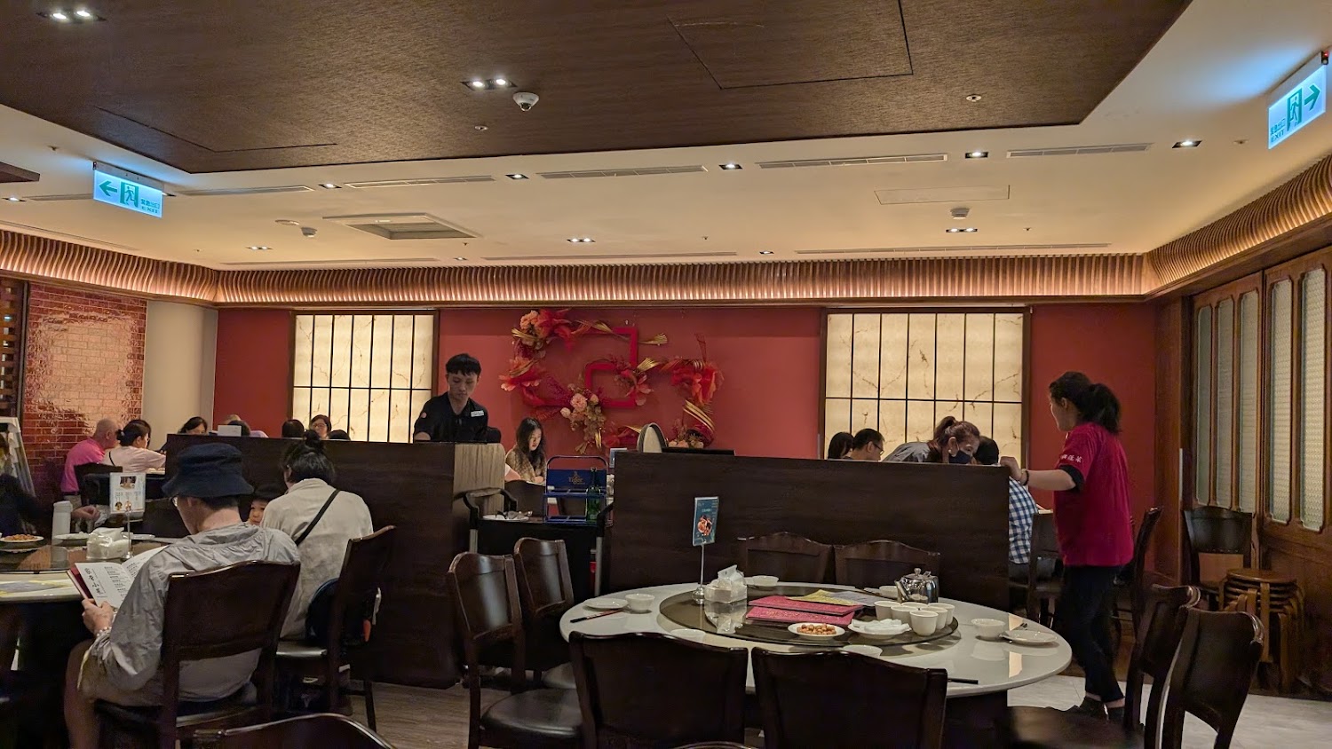 興蓬萊台菜餐廳大葉高島屋店用餐空間