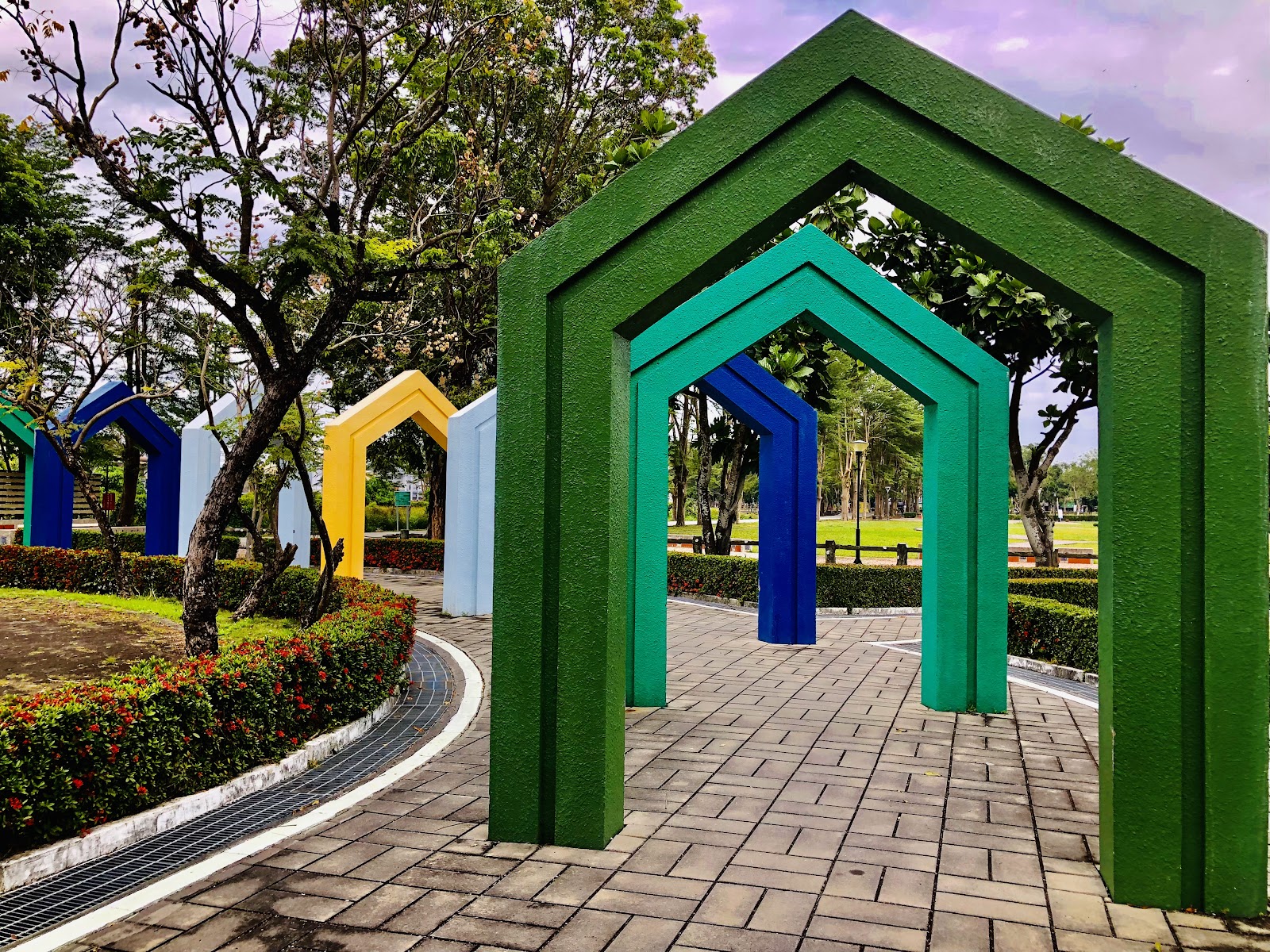 南州運動公園彩色拱形隧道造景