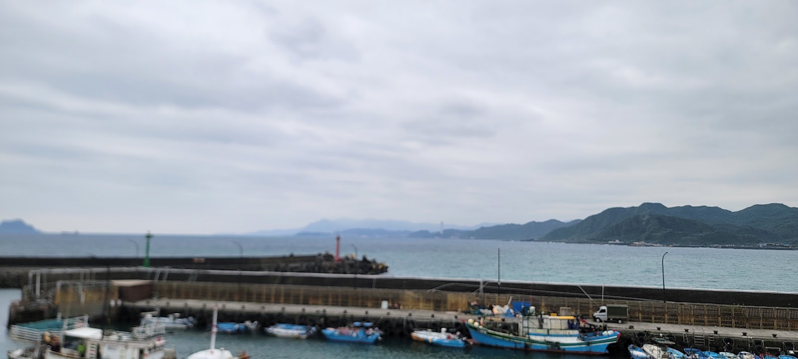 龜吼漁港漁船靠泊,新北萬里蟹一日遊攻略