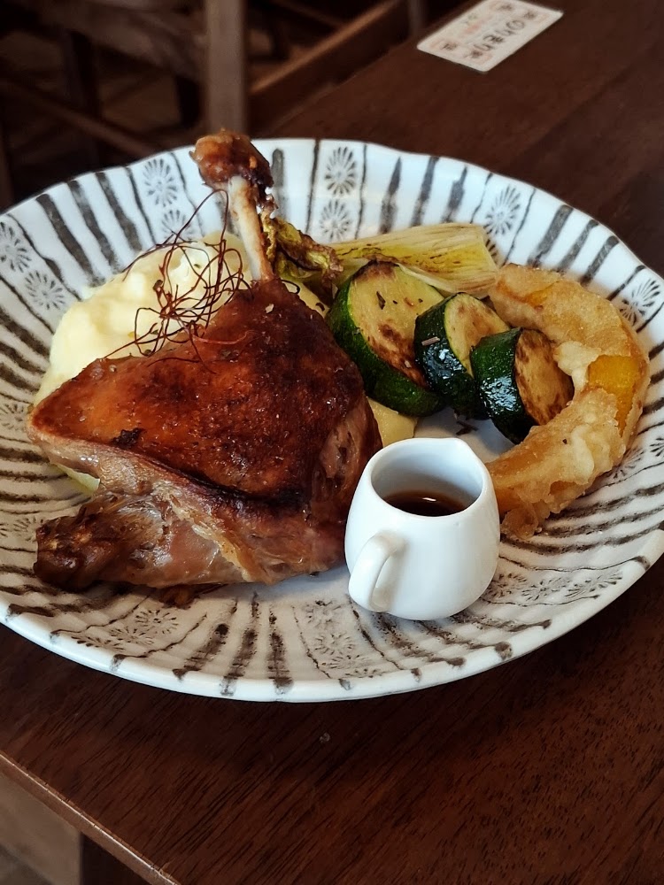艸亭小料理甜點烤雞腿主餐